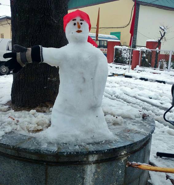 kashmiri policeman snowman
