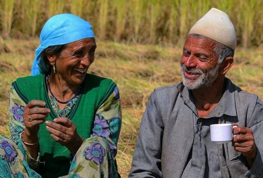 couple love in kashmir