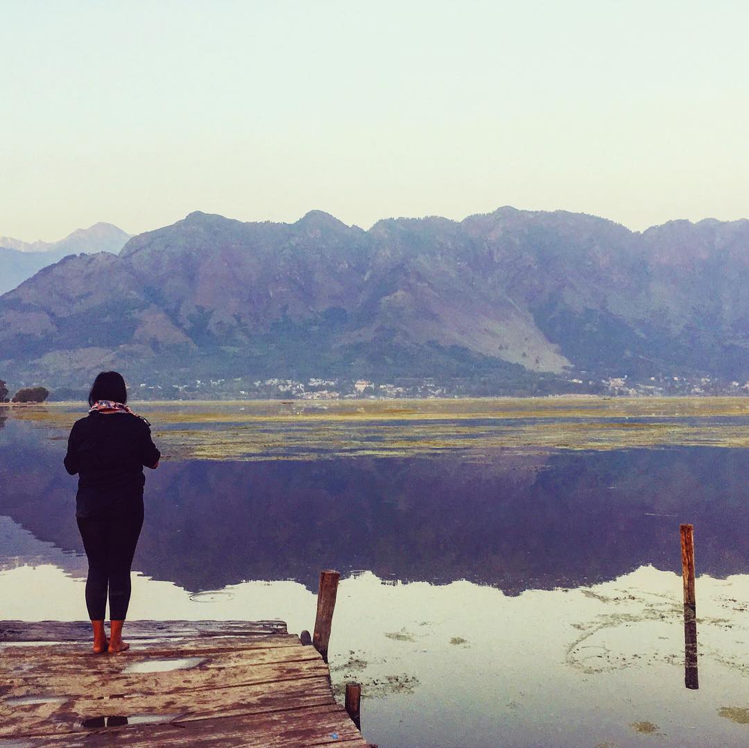 solo woman travel kashmir dal lake
