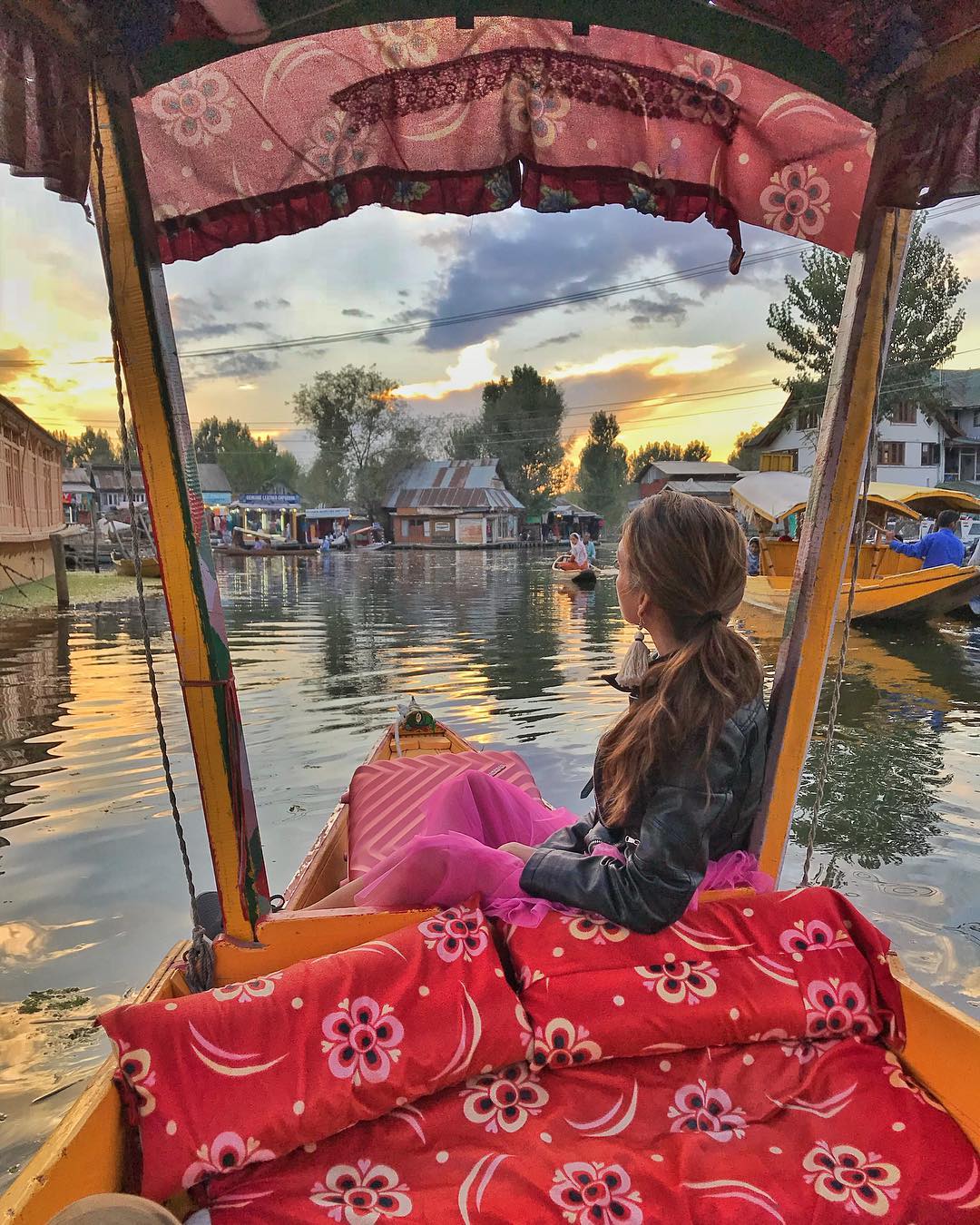 greyhalfway dal srinagar travel fashion blogger