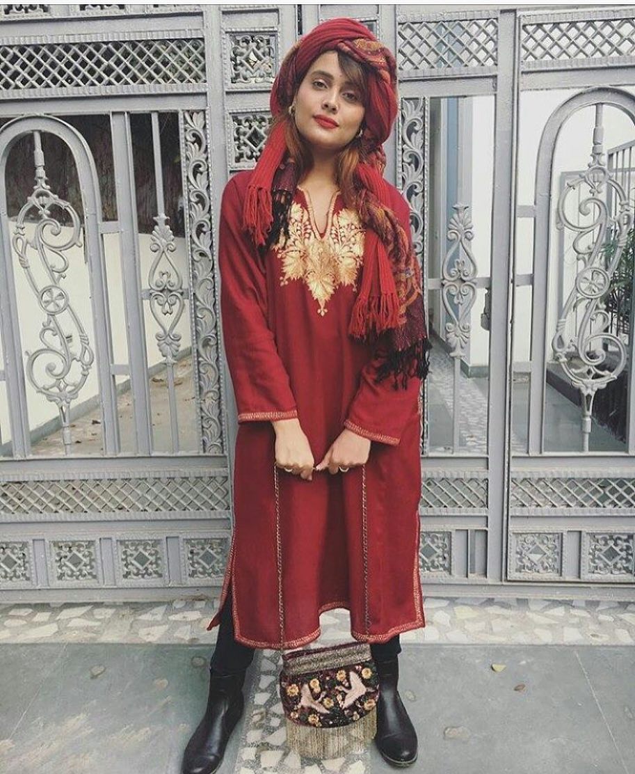 Kashmiri Tilla Embroidery in Pictures 38 kashmiri red pheran delhi pretty
