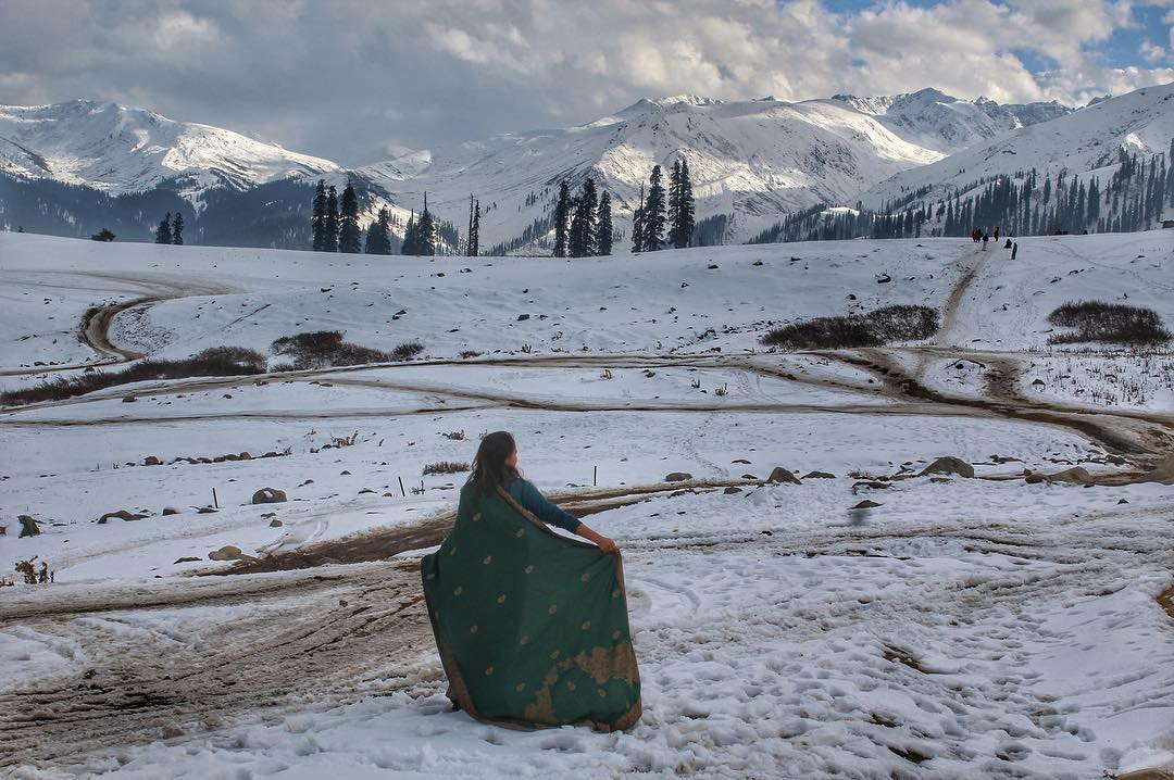 travelista in sareeबेरंग gulmarg