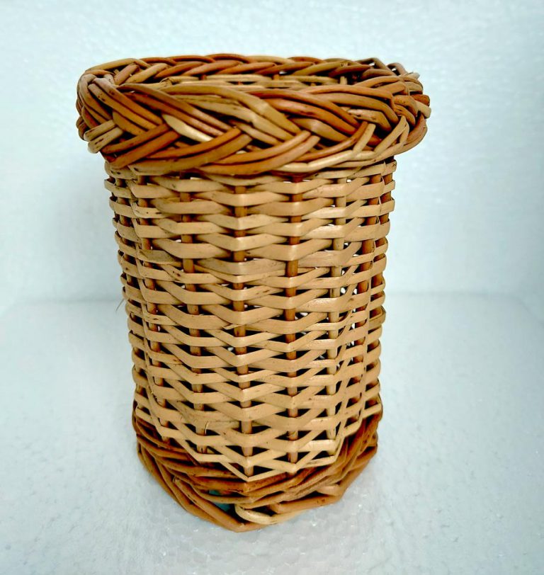 willow pen holder