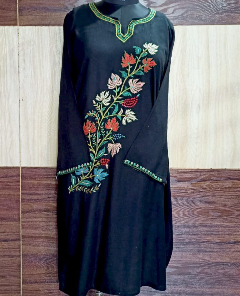 black kurta sozni