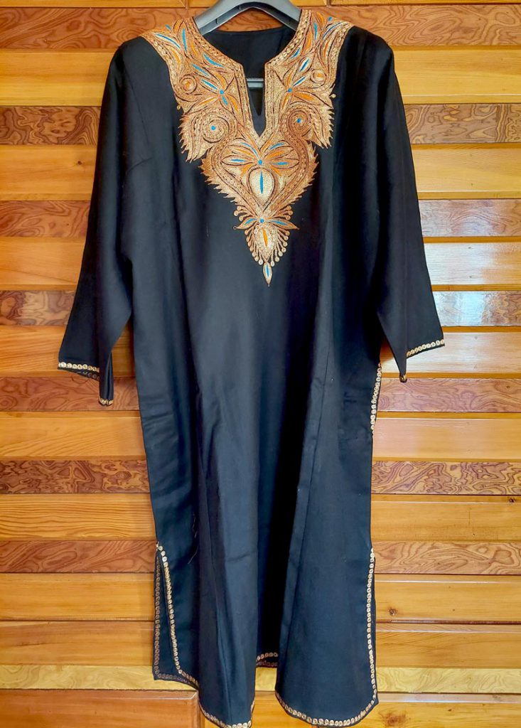 kashmiri ladies trational dress for winter