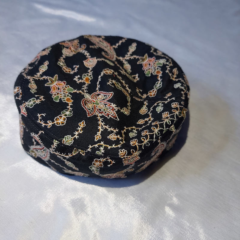 kashmiri cap with hand sozni work