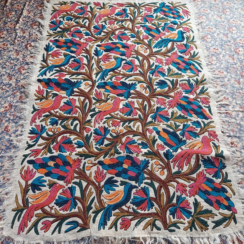 6 feet rug with flora and fauna