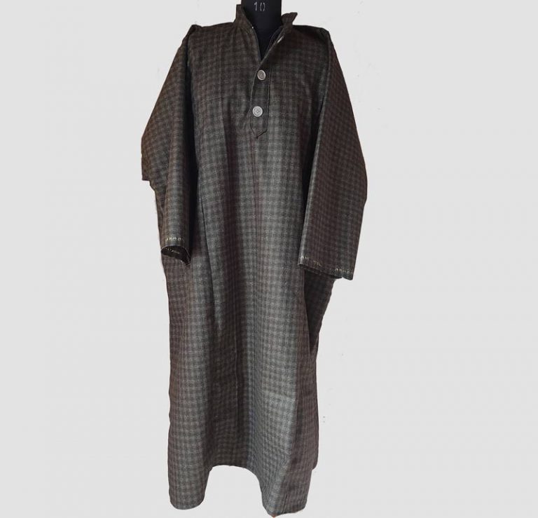 kashmiri tradtional winter dress for men