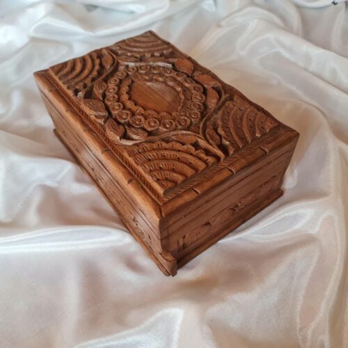 kashmiri walnut wooc carving byhand