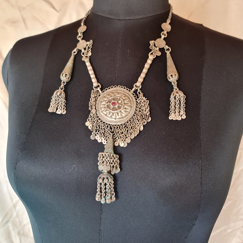 handmade anqtique necklaces 17