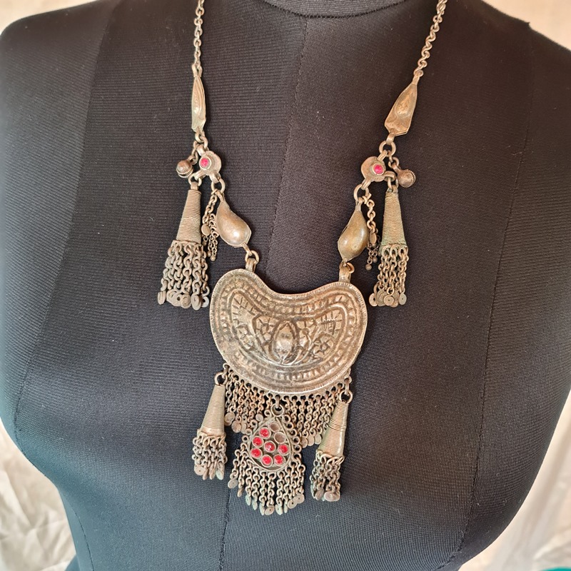handmade anqtique necklaces 9