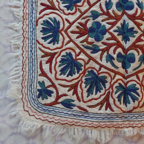 chinar design aari rug made in kashmir 10