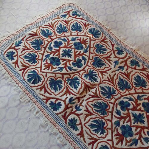 chinar design aari rug made in kashmir 12