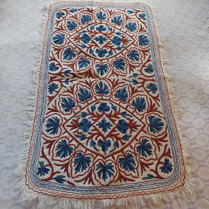 chinar design aari rug made in kashmir 9