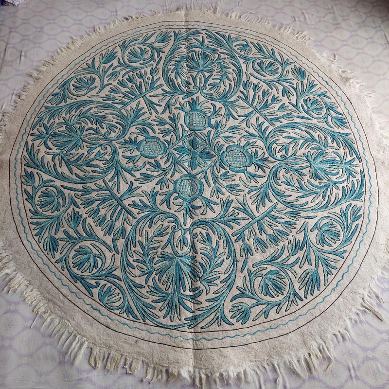 beuatiful white light color large round circular rug boho wool handmade kashmir india 2
