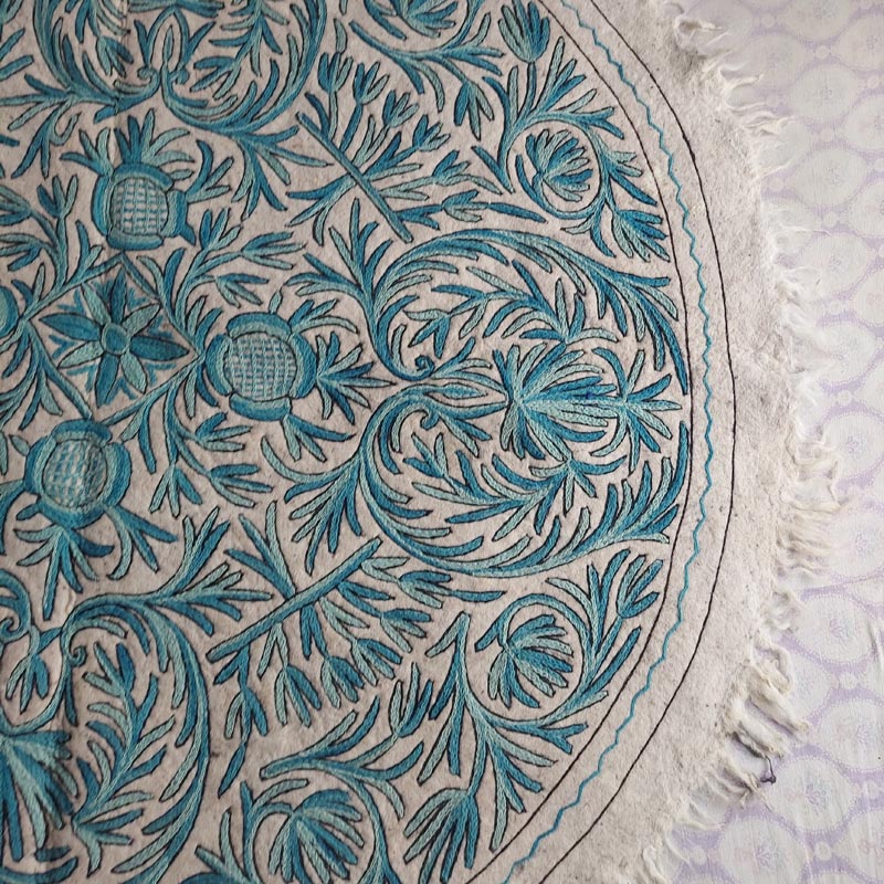 beuatiful white light color large round circular rug boho wool handmade kashmir india 5