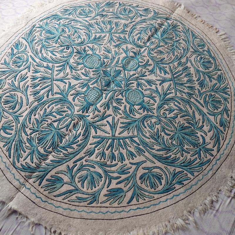 beuatiful white light color large round circular rug boho wool handmade kashmir india 7