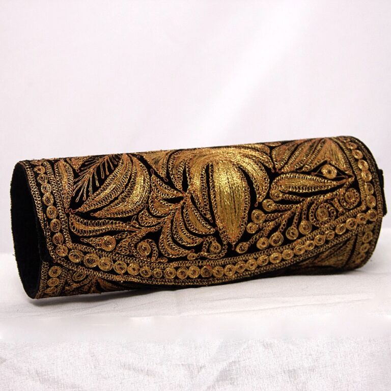 black golden clutches 1