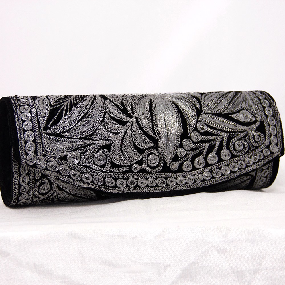 Black Velvet Beaded Clutch|Party Clutch Bag|Beaded Ladies Purse|Women's  Handbag|Women's Purse|Shoulder Bag|Wedding Clutch|Envelope Clutch Magnetic  Closure : Amazon.in: Fashion