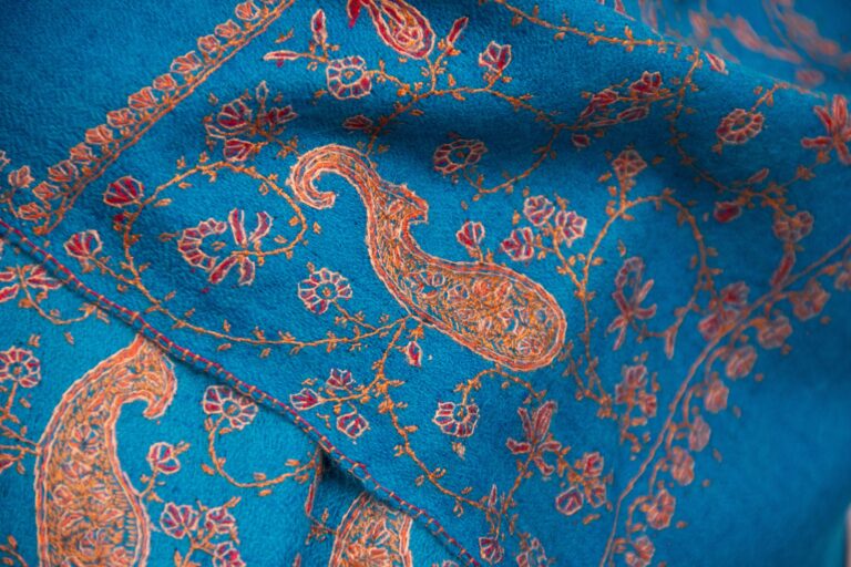 blue pashmina sozni stole 2