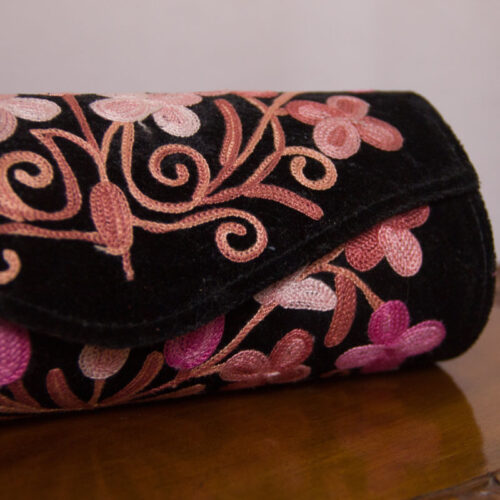 aari clutch kashmir velvet 4