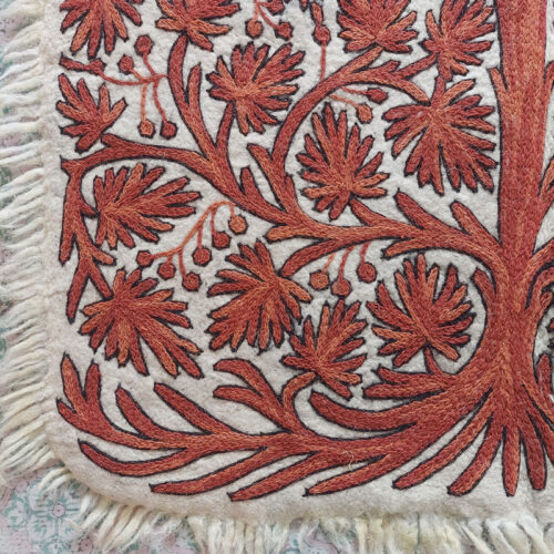 kashmiri namda rug handmade decor wool gyawun srinagar traditional 15