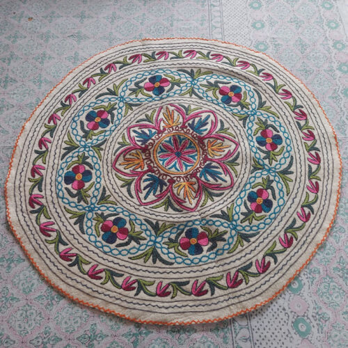 kashmiri namda rug handmade decor wool gyawun srinagar traditional 46