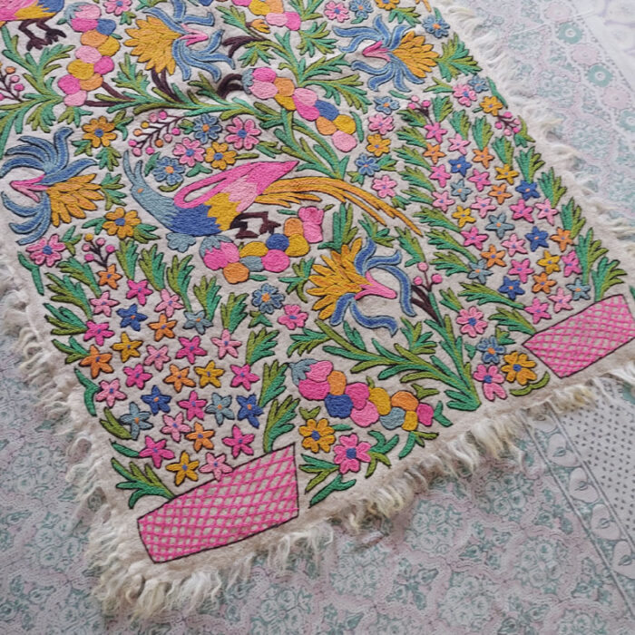 kashmiri namda rug handmade decor wool gyawun srinagar traditional 76