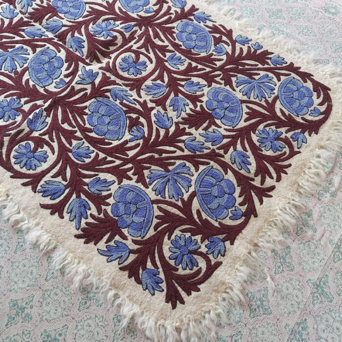 kashmiri namda rug handmade decor wool gyawun srinagar traditional 91