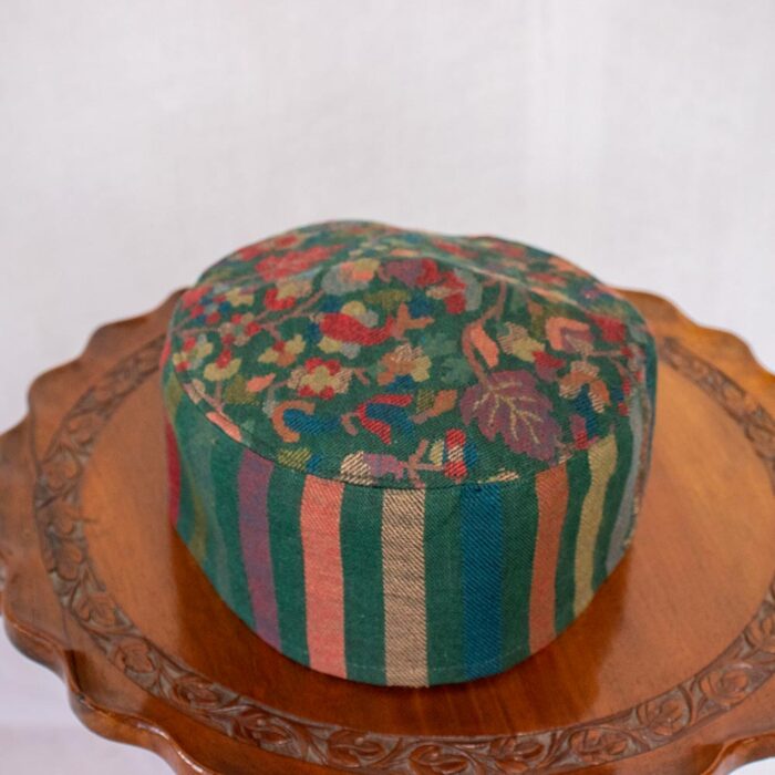 sabz bpni pun topi nimaz