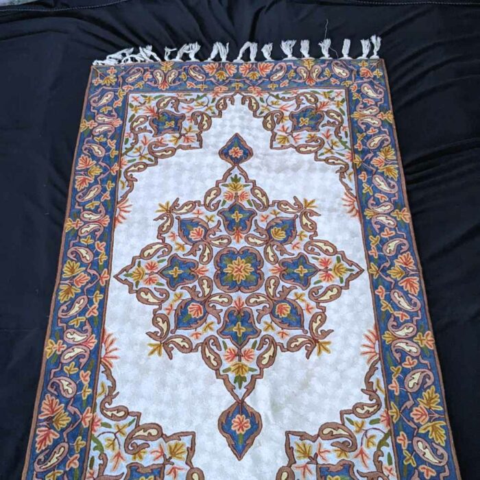 Kashmiri carpet rugs chainstitch20231029 32