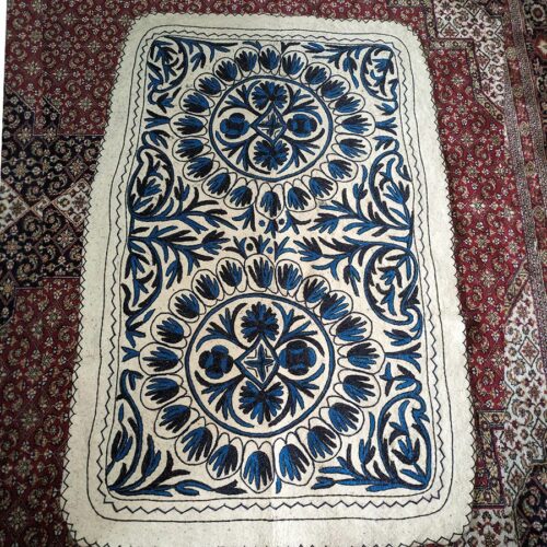 white blue circle design rug