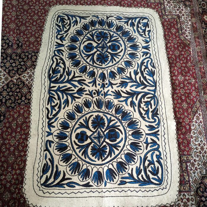 white blue circle design rug